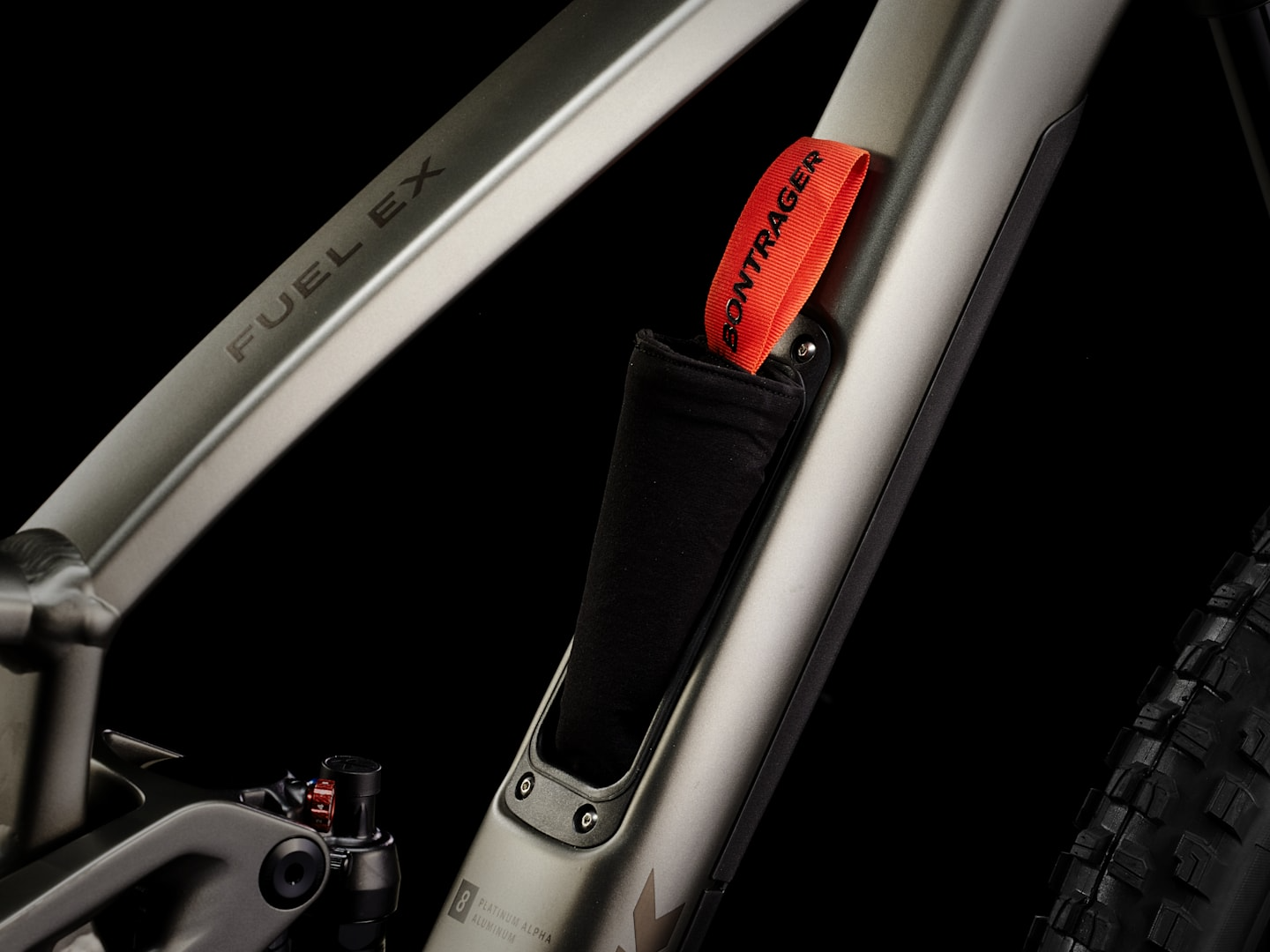 8 xt bag.png?VersionId=qqU