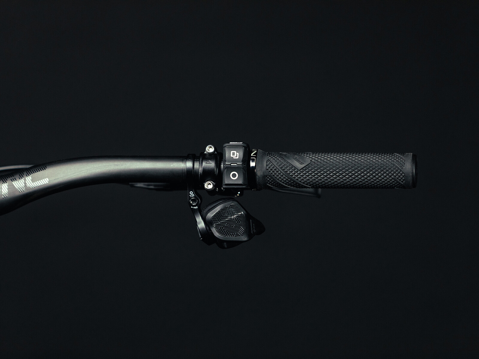 remote right.jpg?VersionId=FNBlpdUwWnrykpjhoies6sDVeli.