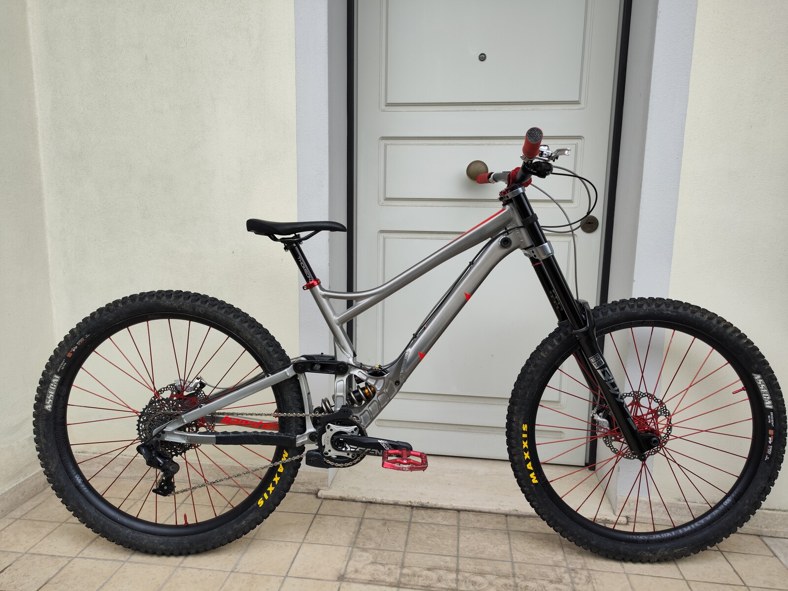 Banshee ダウンヒルバイク Banshee Legend 29 - NC99's Bike Check - Vital MTB