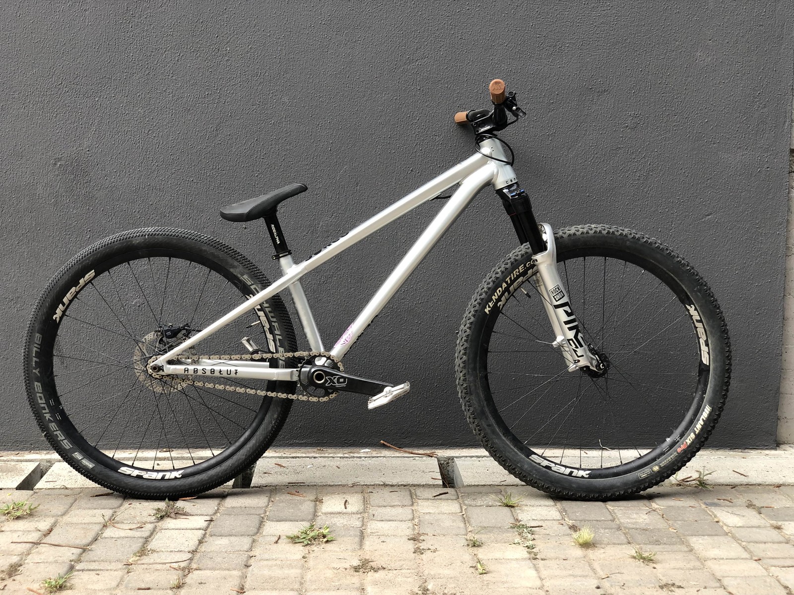 Pure White Dirt Jumper Commencal Bicycle Commencal Dirt Jump Frame