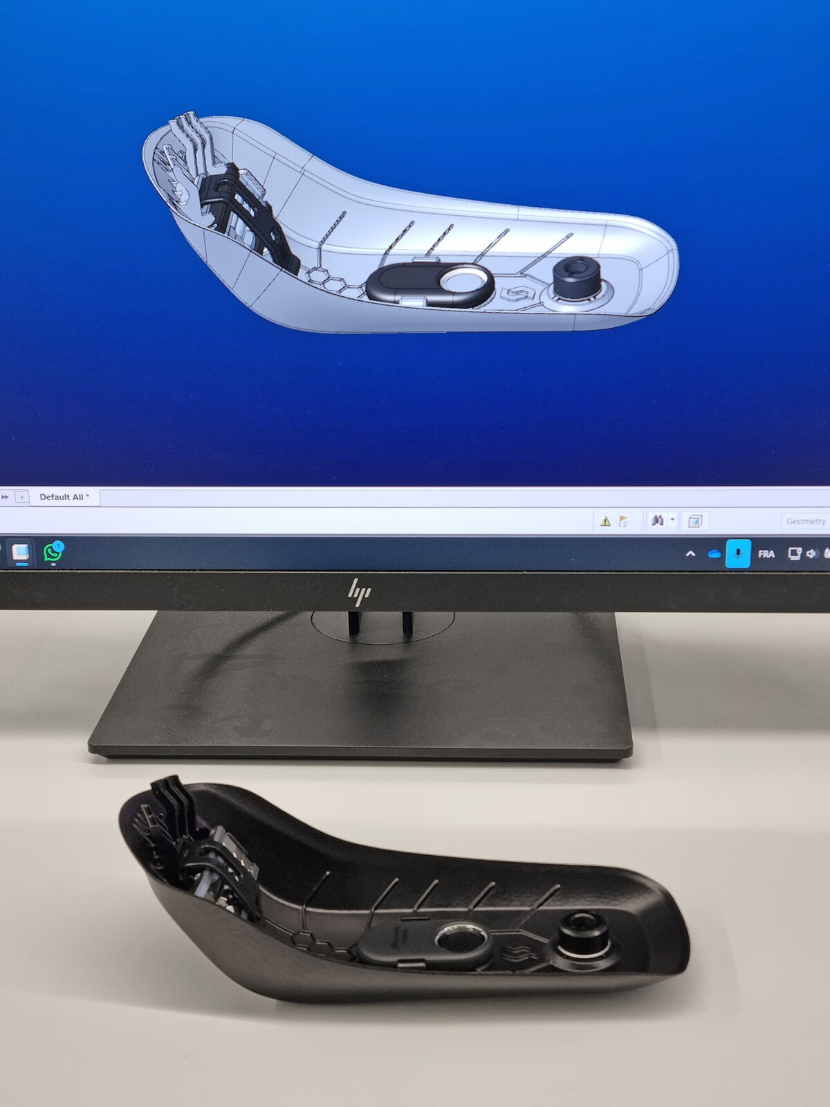 Custom made 3D print shock-cover - Tool and SmartTag