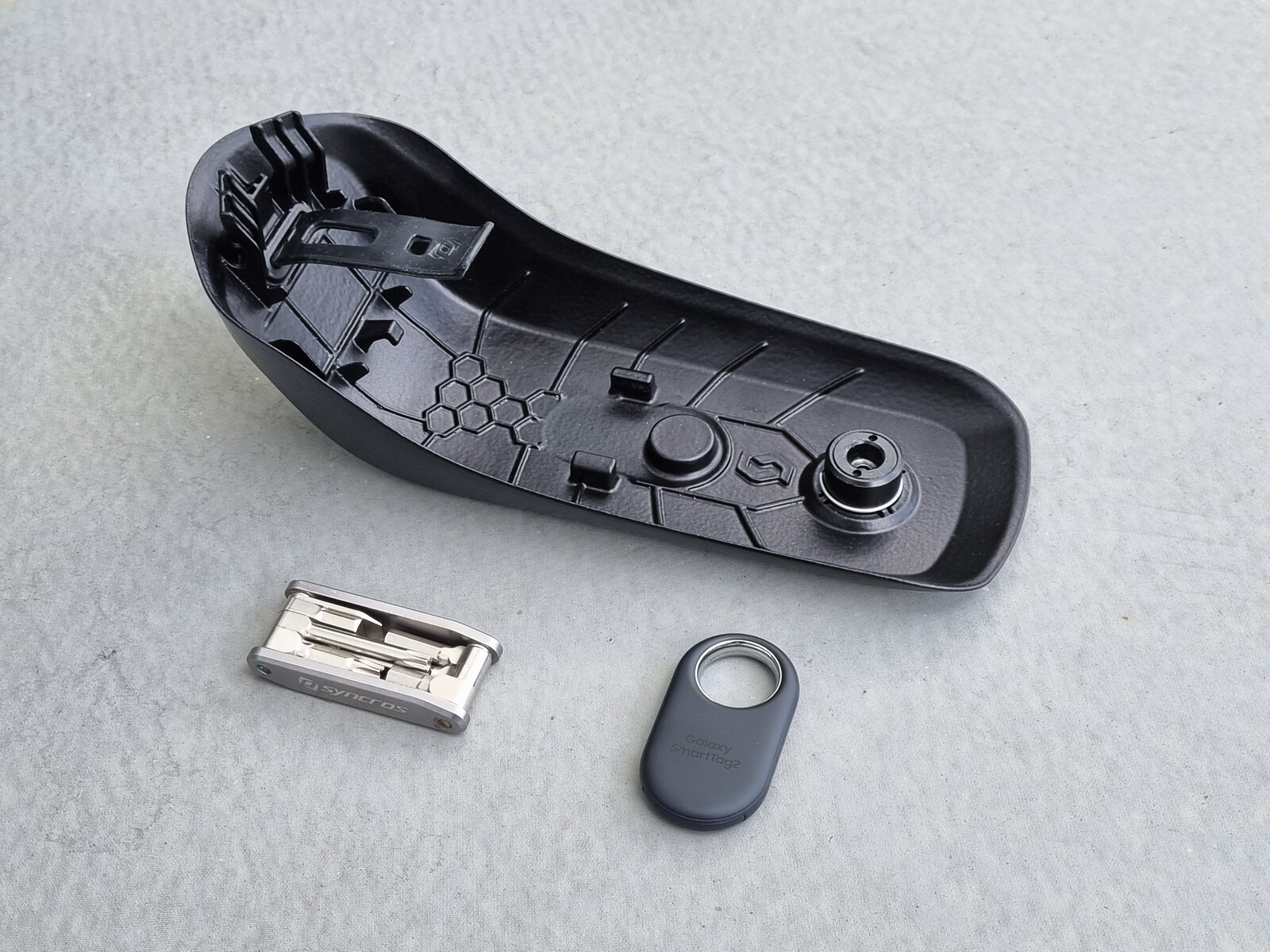 Custom made 3D print shock-cover - Tool and SmartTag