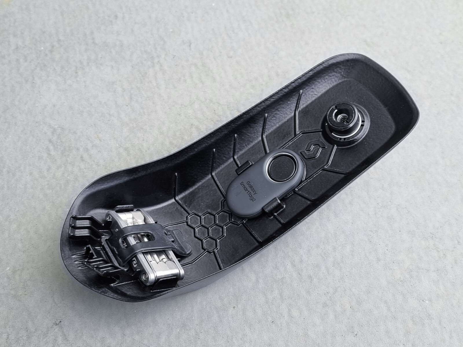Custom made 3D print shock-cover - Tool and SmartTag