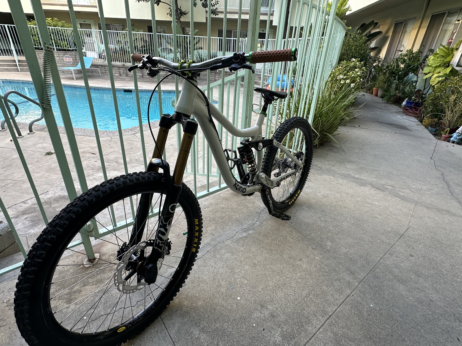 2012 Kona Entourage dlx - swissfist31's Bike Check - Vital MTB