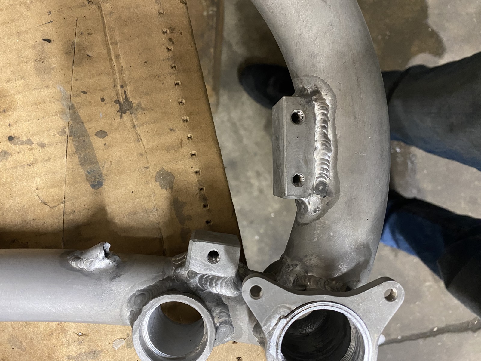 Rear shock mounting blocks and an internal routed dropper port