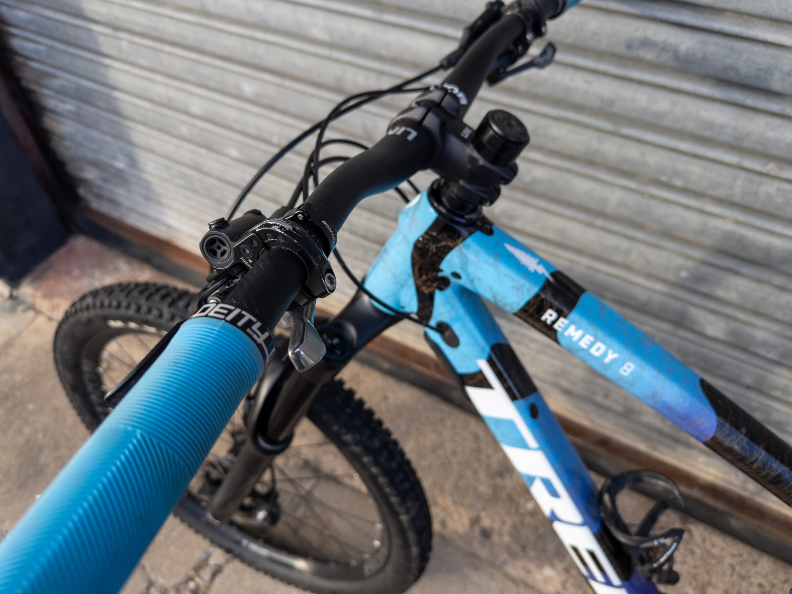 TREK REMEDY8 カスタムあり p3pb26610300.jpg