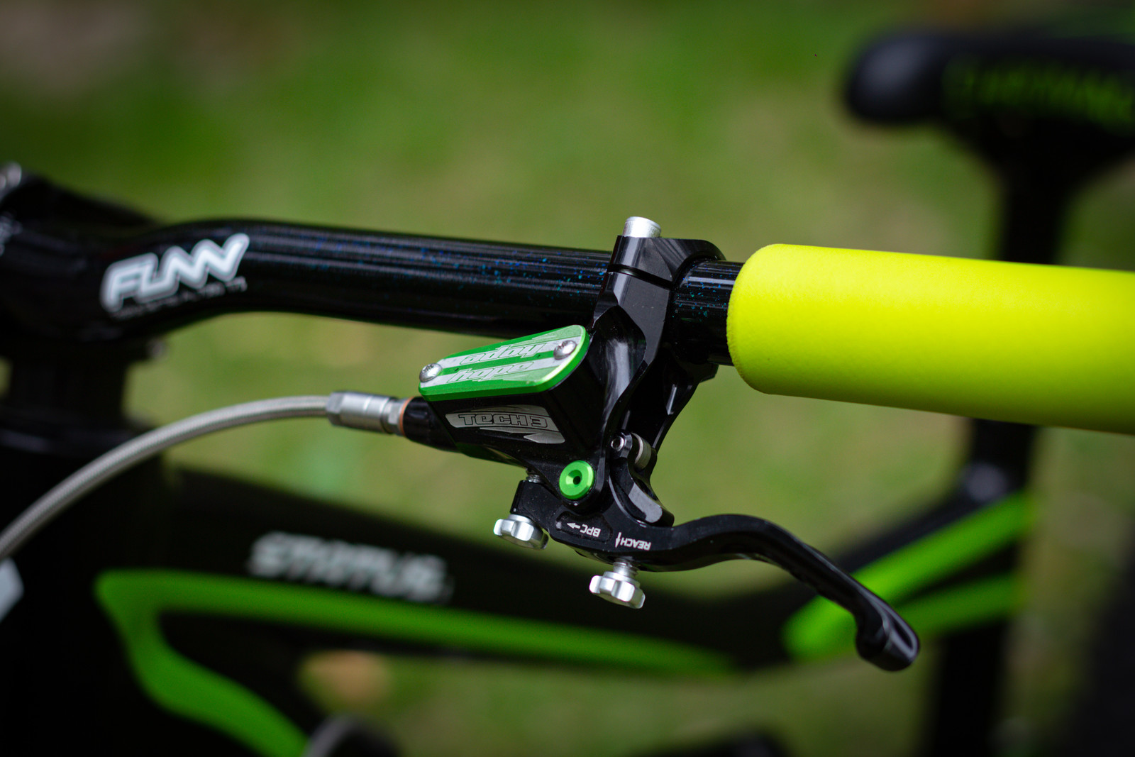 specialized status 2012