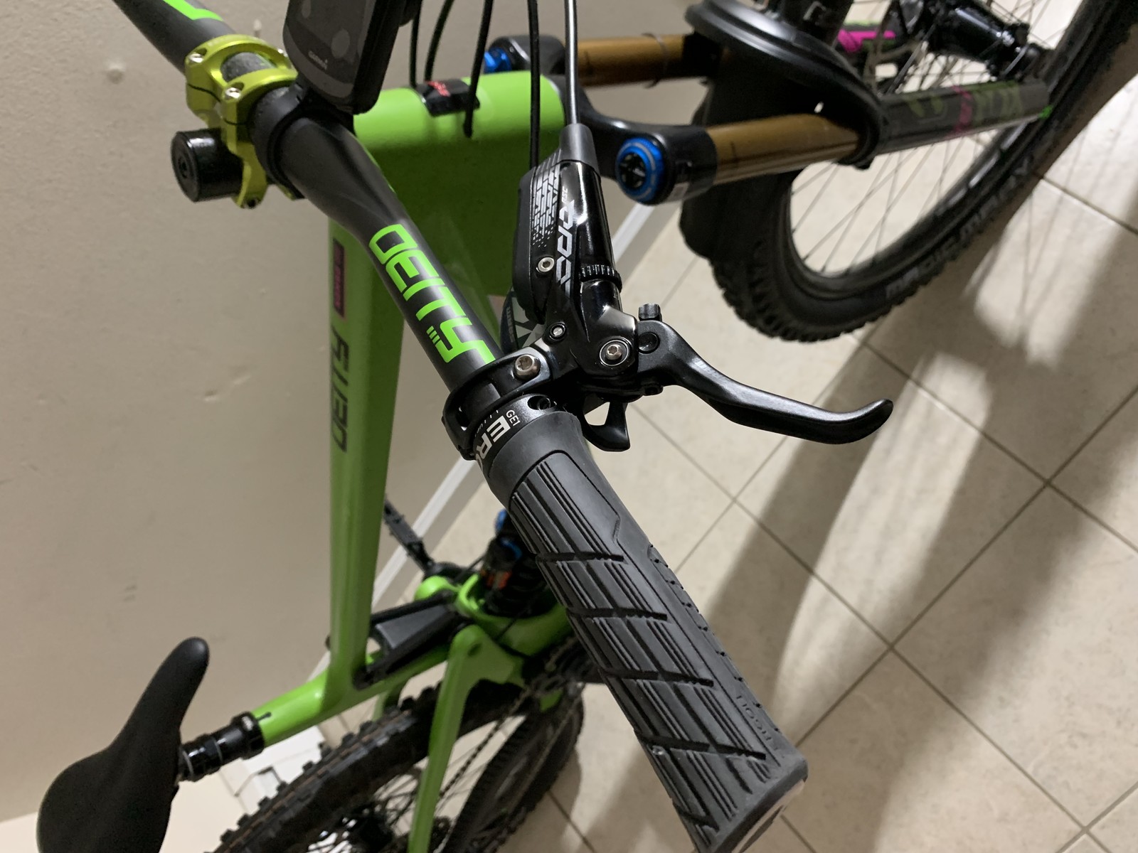2022) FULL CARBON CUSTOM SANTA COIL - Johnnyfoes's Bike