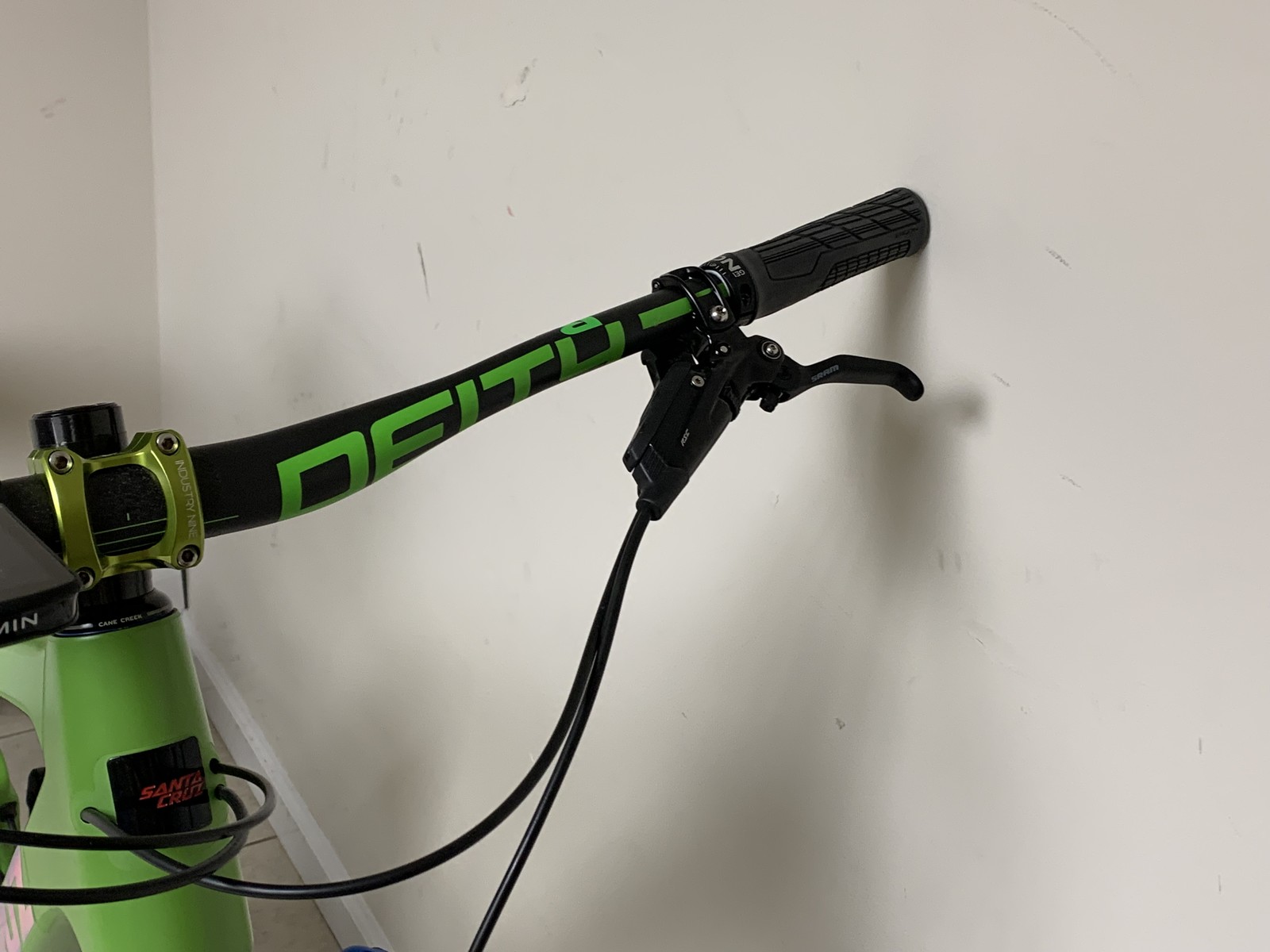 2022) FULL CARBON CUSTOM SANTA COIL - Johnnyfoes's Bike