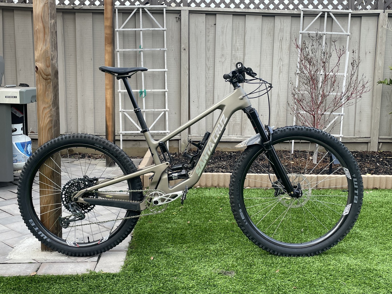 2023 Santa Cruz 5010 - Erik_The_Red's Bike Check - Vital MTB