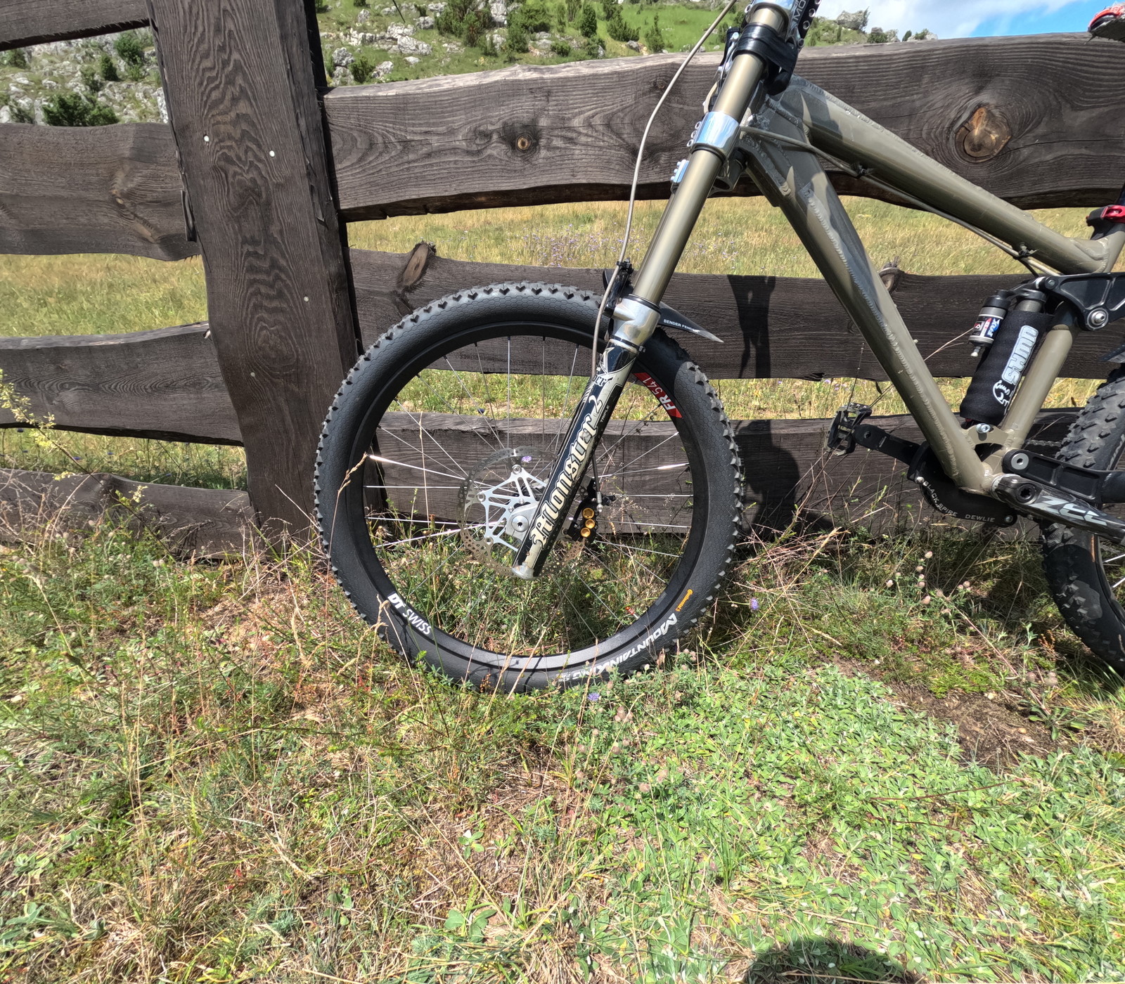 Kona Stinky 2005 Modified Frame 27.5 - oskiosa123's Bike Check