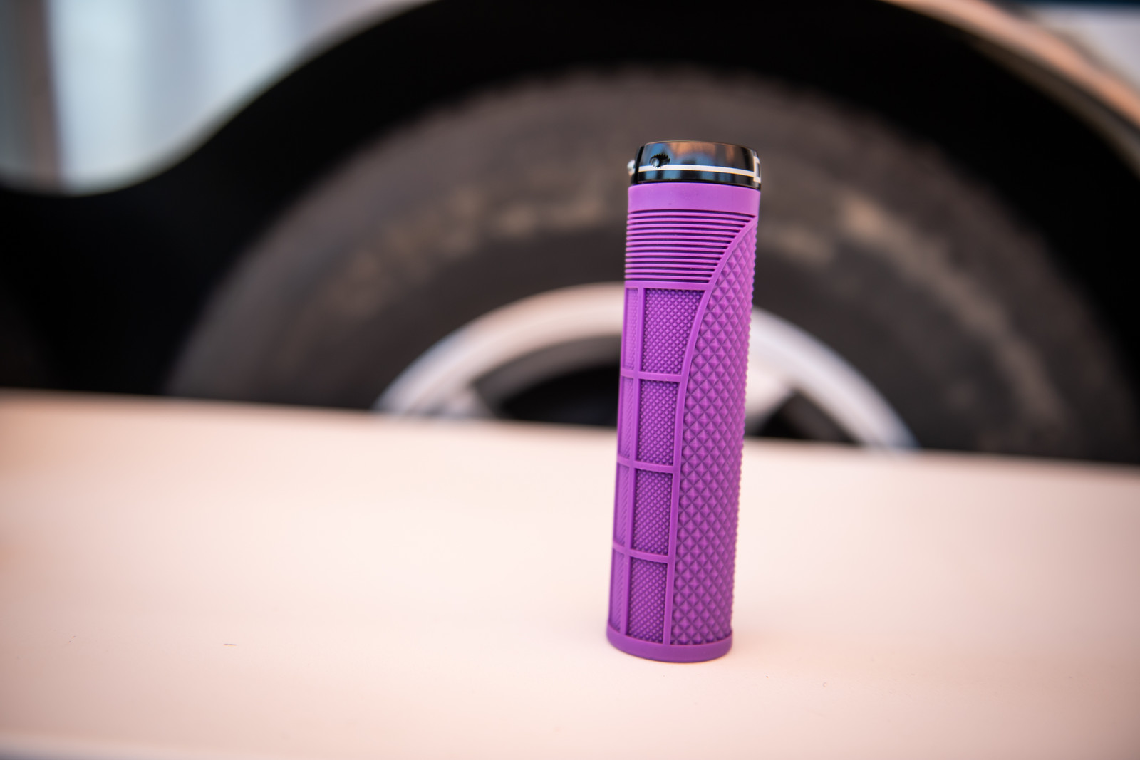 取寄) デイティコンポーネンツ グリップス Deity Components Megattack