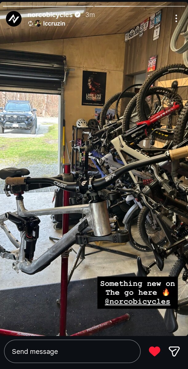 1000028792.jpg?VersionId=t1F6MZ