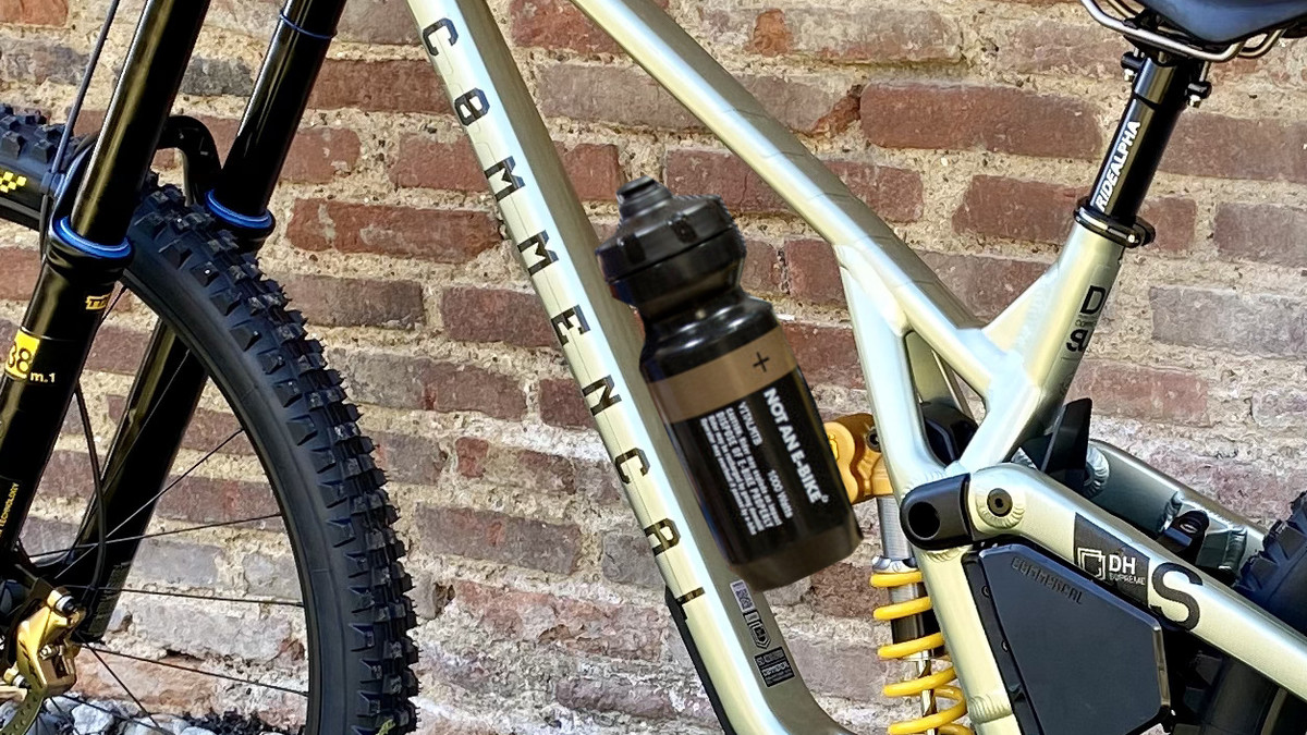 DHbottle.jpg?VersionId=H855z0fHOHYsCbXYtxTHqCxzGqv.