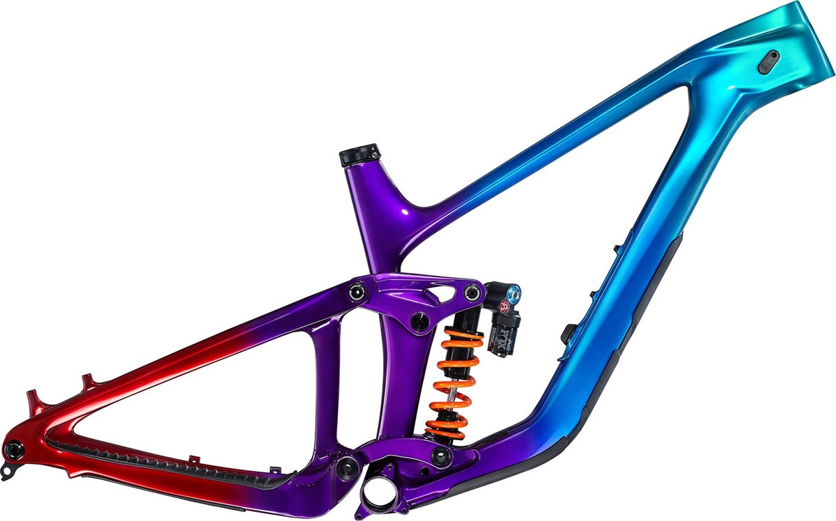 MY24-Reign-Advanced-FR Color-A-Rainbow-Sprayed