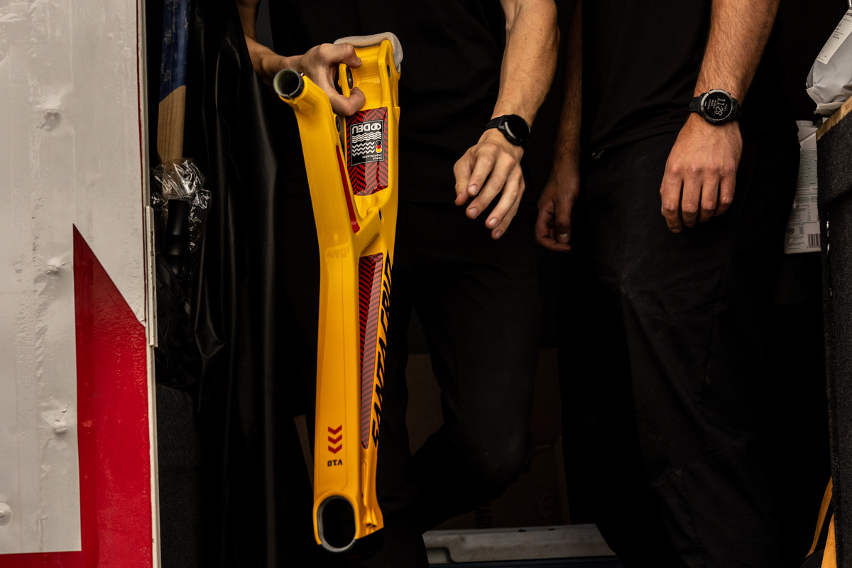 Sydicate Pit, sneak peek at Nina's custom frame, more coming soon