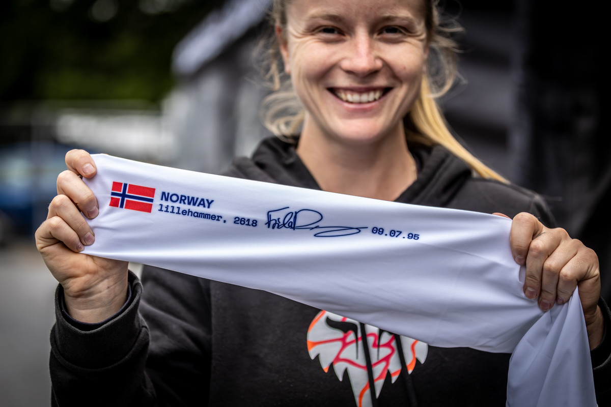 The Union pits, Frida Ronning's custom Fox Norway kit