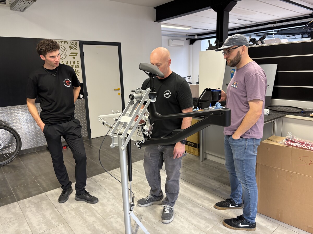 tempImagejConUq.jpg?VersionId=LbnN8Xt.C1J4k