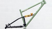 1 1-Starling-Cycles-Murmur-Green-2024-Studio-Web.jpg?VersionId=Z5UQqfg9ljG0qq6Xgz8nKxgn