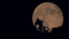 Moonlight Magic with Ludo May in ‘Happy Hour’