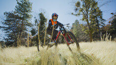 Oisin O’Callaghan on Trek, Fox Head Sponsors Team – Trek Unbroken DH