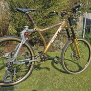 GT Lobo ダウンヒルmtb GT Lobo ダウンヒルmtb