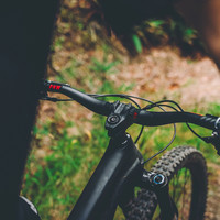 5 PNW Loam Carbon Handlebar.jpg?VersionId=fyoAx84a3y7yS