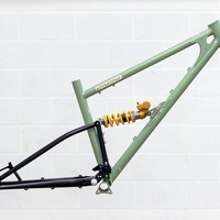 1 1-Starling-Cycles-Murmur-Green-2024-Studio-Web.jpg?VersionId=9ckjN5Mo
