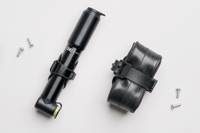 oneup-tt-tube-pump-mount-300823-20a.jpg?VersionId=fCGeRtuxLDsm35BYP1PUvCQ0