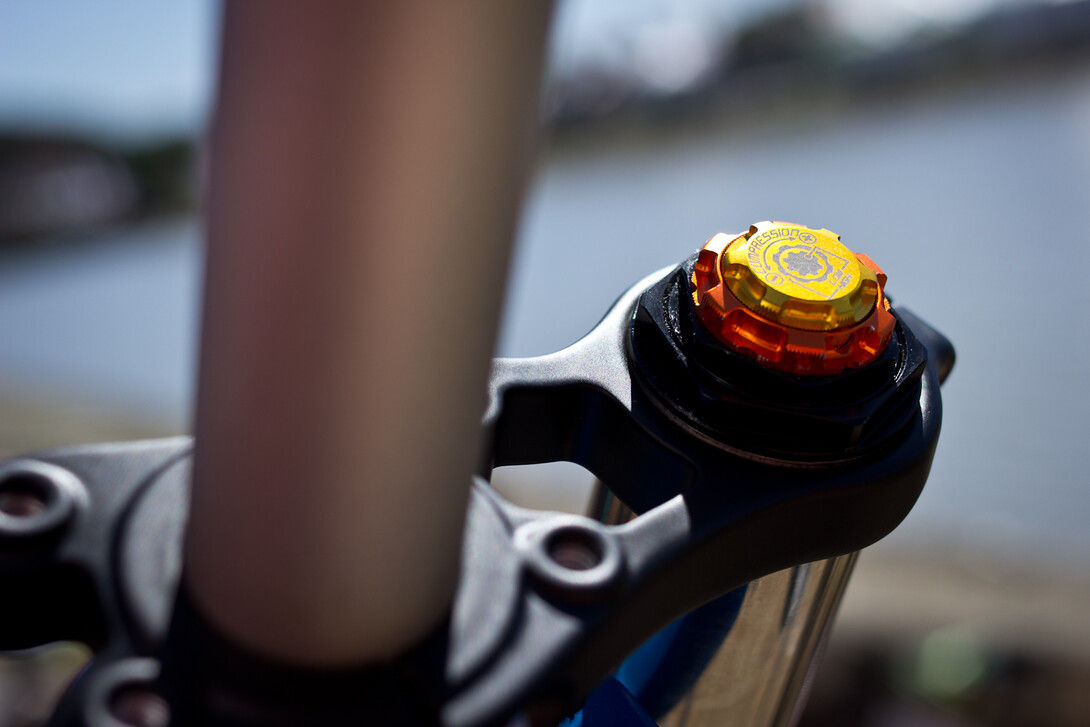 Marzocchi 380 C2R2 Titanium DH Fork - Sea Otter Classic