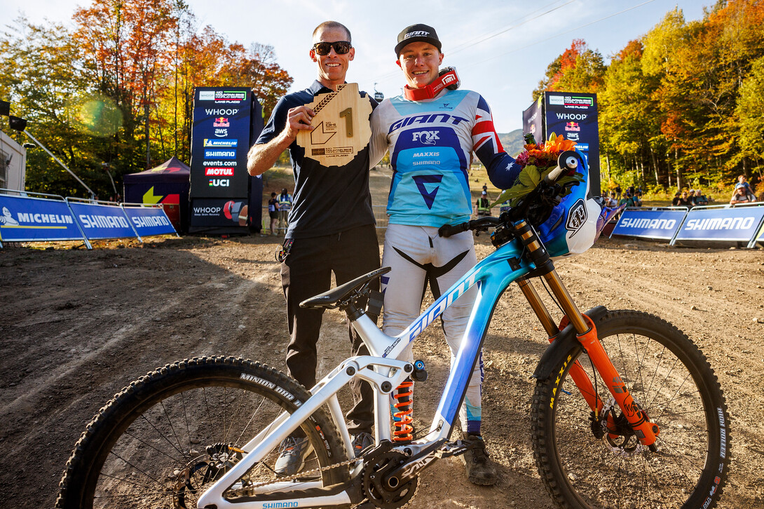 1000023714.jpg?VersionId=zsmggpwAn4