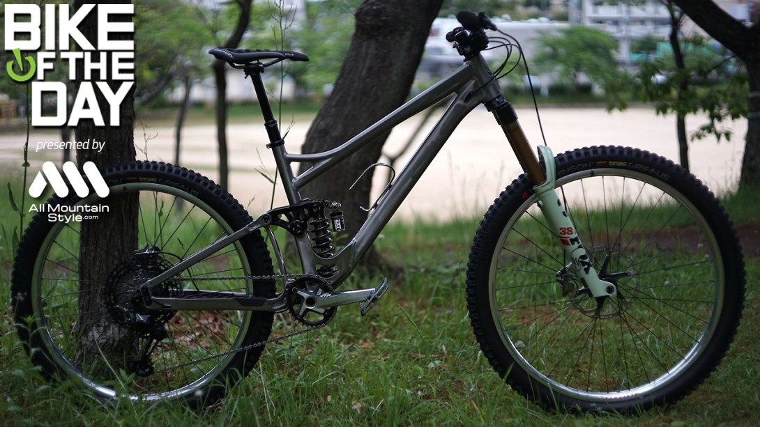 original banshee titan raw FB.jpg?VersionId=slCUynCwXBp thmQRZV