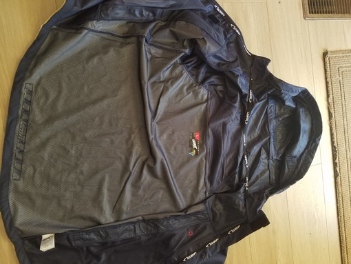 Mesh lining & detailed stitching throughout